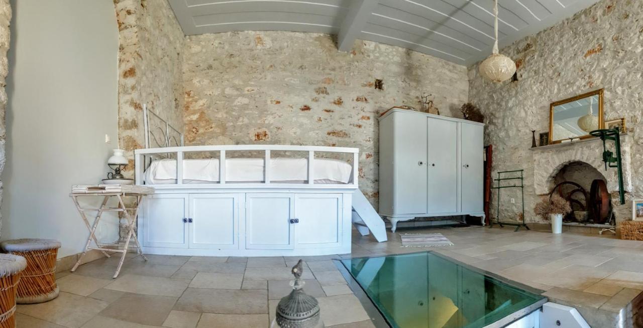 Traditional Seafront Apartment Symi Extérieur photo