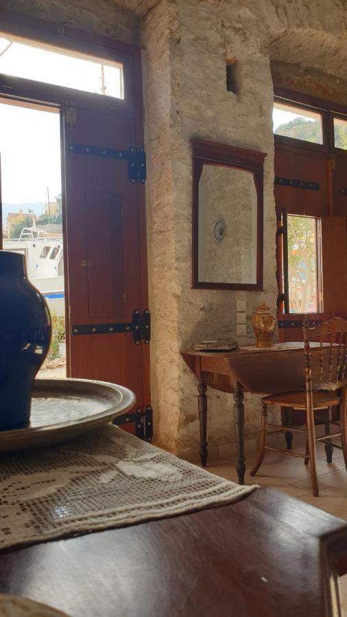 Traditional Seafront Apartment Symi Extérieur photo