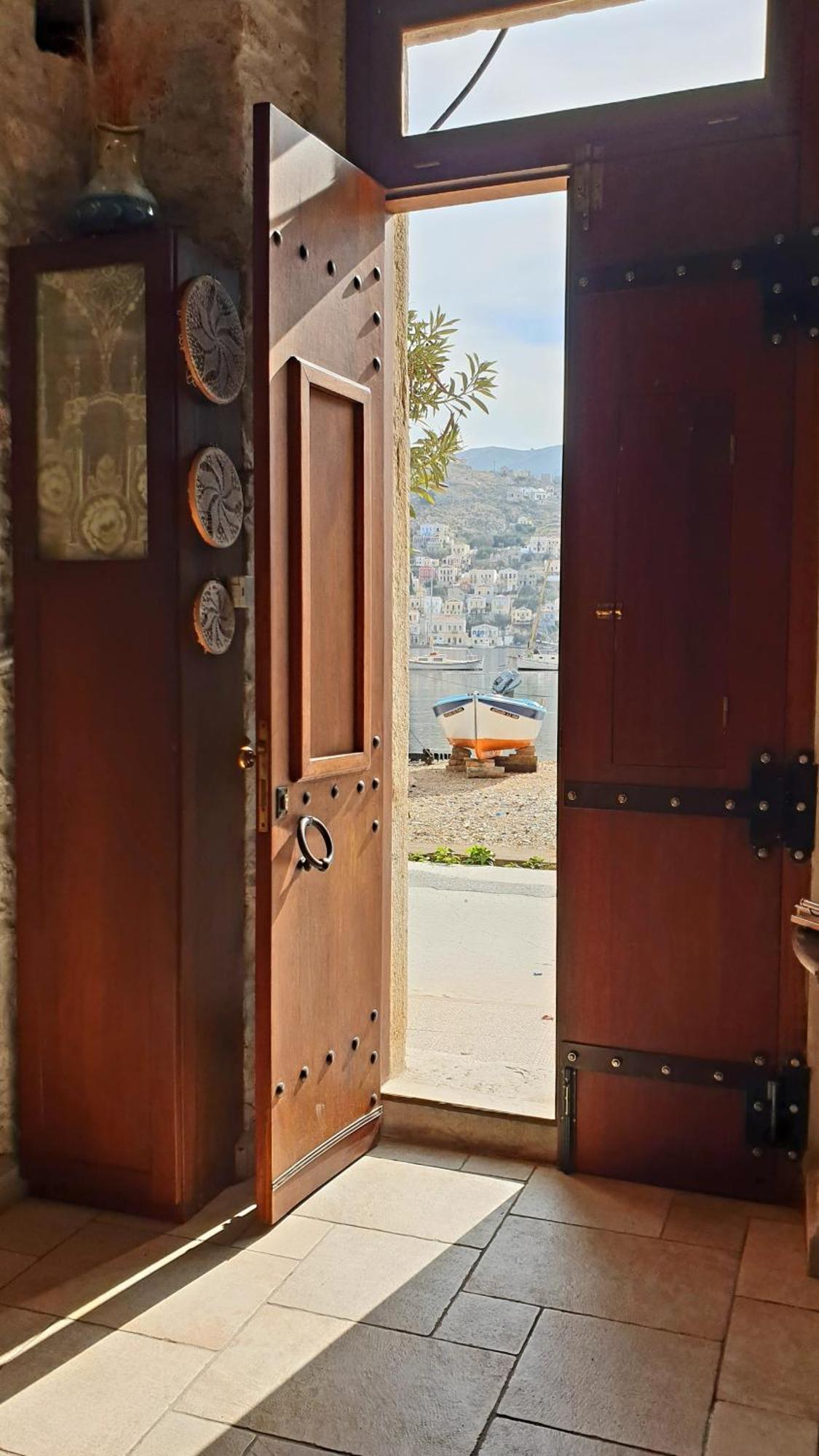 Traditional Seafront Apartment Symi Extérieur photo